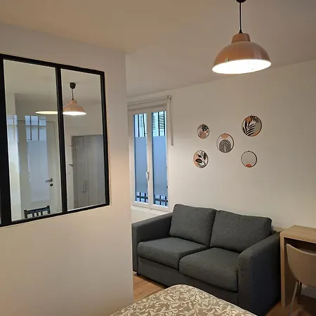 Charming Paris Nest Near Montmartre Apartment *